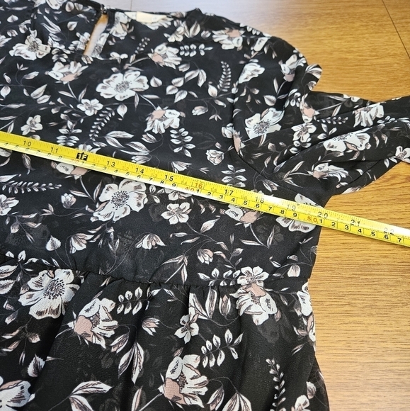 Aeropostale black sheer babydoll / peplum style top with long flowy bell sleeves - Picture 5 of 11